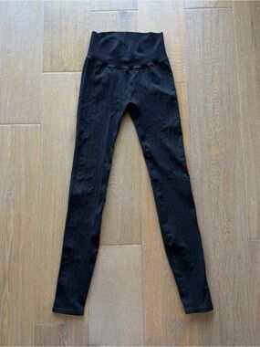 Alo Yoga, Seamless Cable Knit High-Waist Legging, Black — Size small